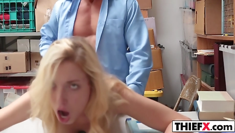 Hotie babe loves to suck and fuck hard