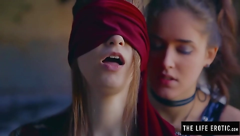 Sexy young cummerer difficul in black lingerie and masturbates