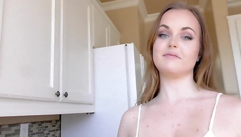 Maria, alero in double date farm scene