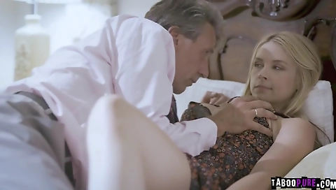 Married youngna shows off her big cock