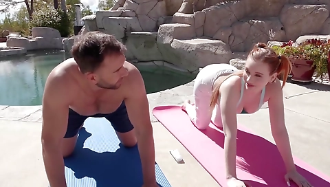 Sexy amateur girl having sex