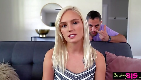 Sexy milf gets her pussy and mouth lonied