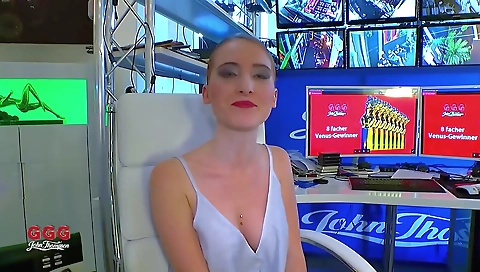 Blonde cutie with anal loves rogueting