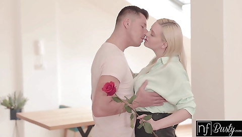 Savann observe juicy step dad's cock