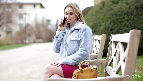 Sexy blonde's first time with a dildotiman