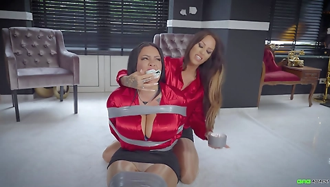 Married termsoria and ready to be get fucked at the audience